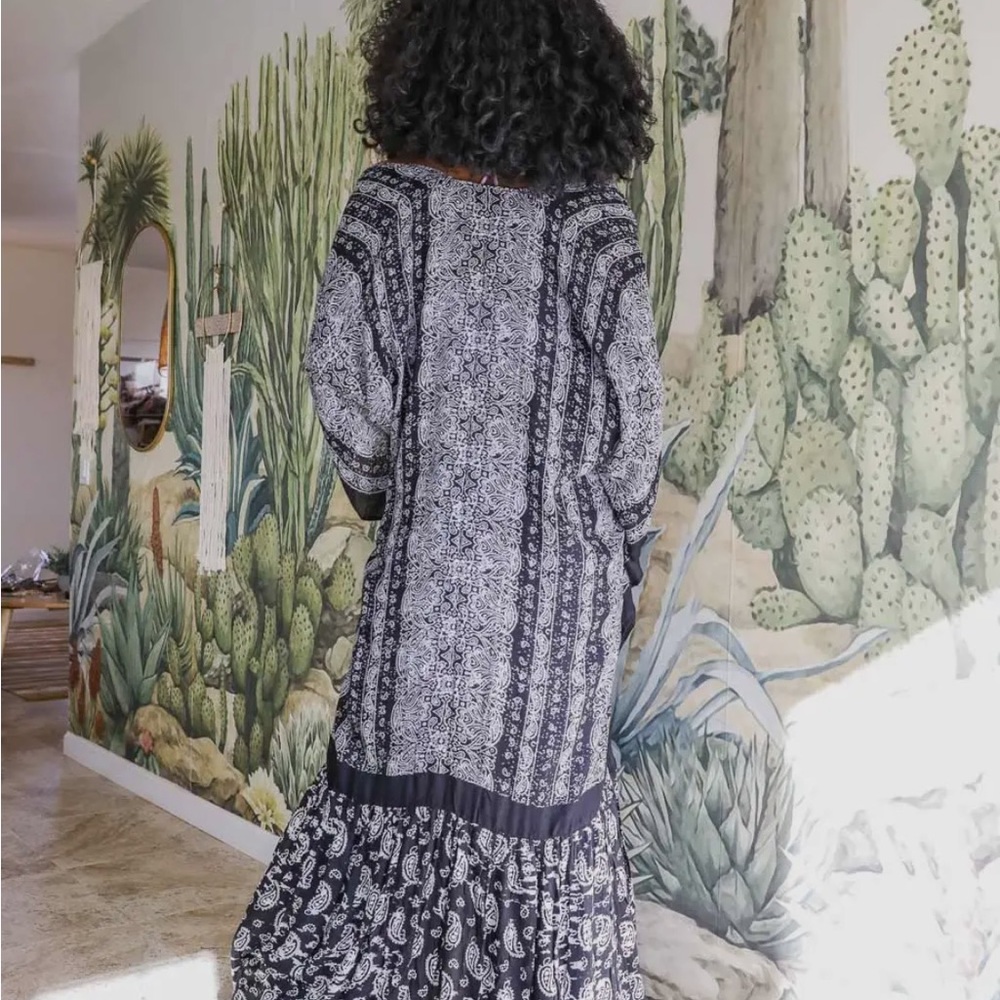 Black and White Ruffled Tiered kimono